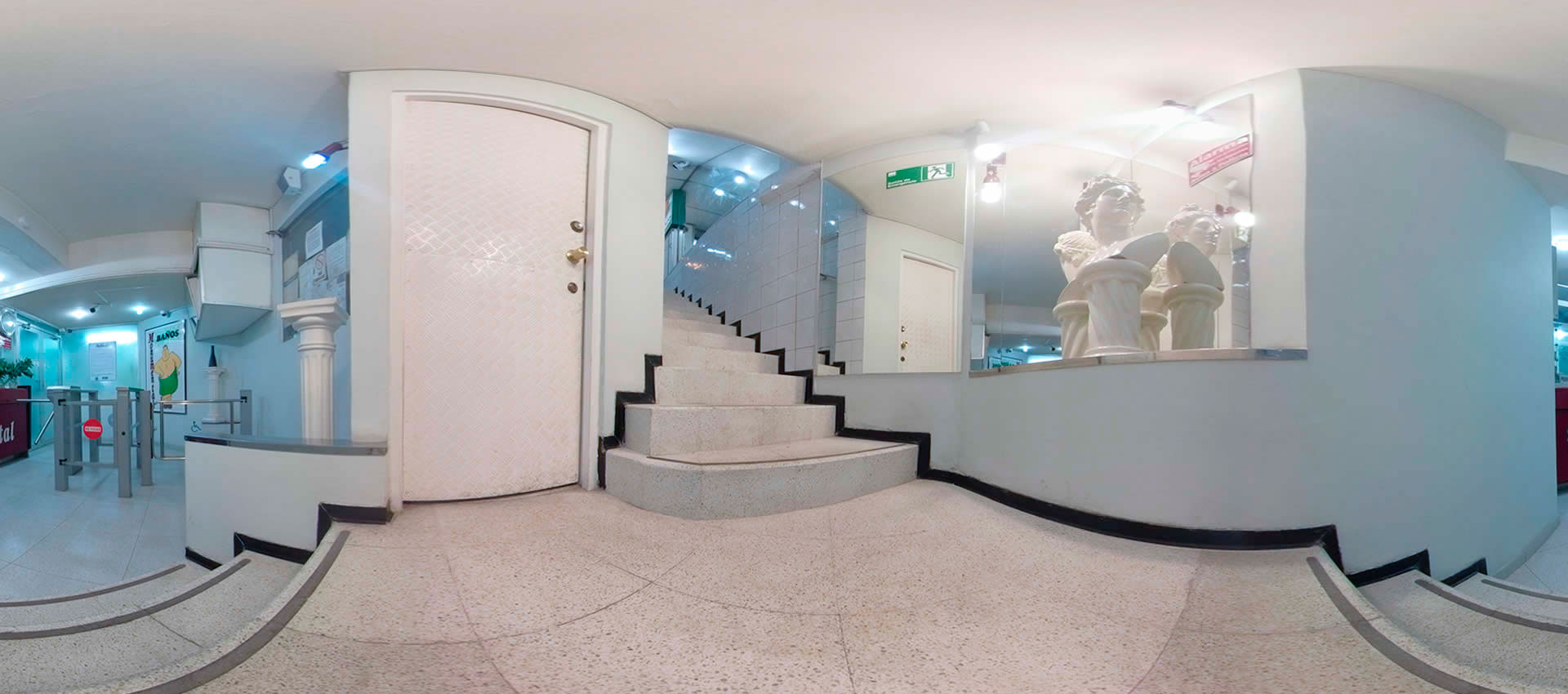 Pasillo Acceso Baño Turco y Sauna